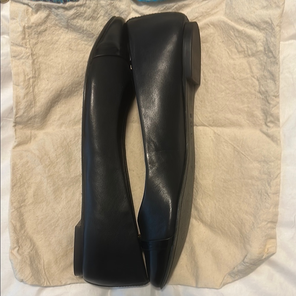 Tory Burch Black Leather Flats with Gold Accent - Picture 4 of 6